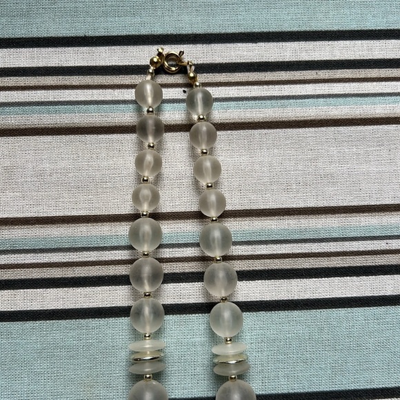 Clear White Silver Gold Beaded Necklace Versatile Excellent Condition - Picture 5 of 8